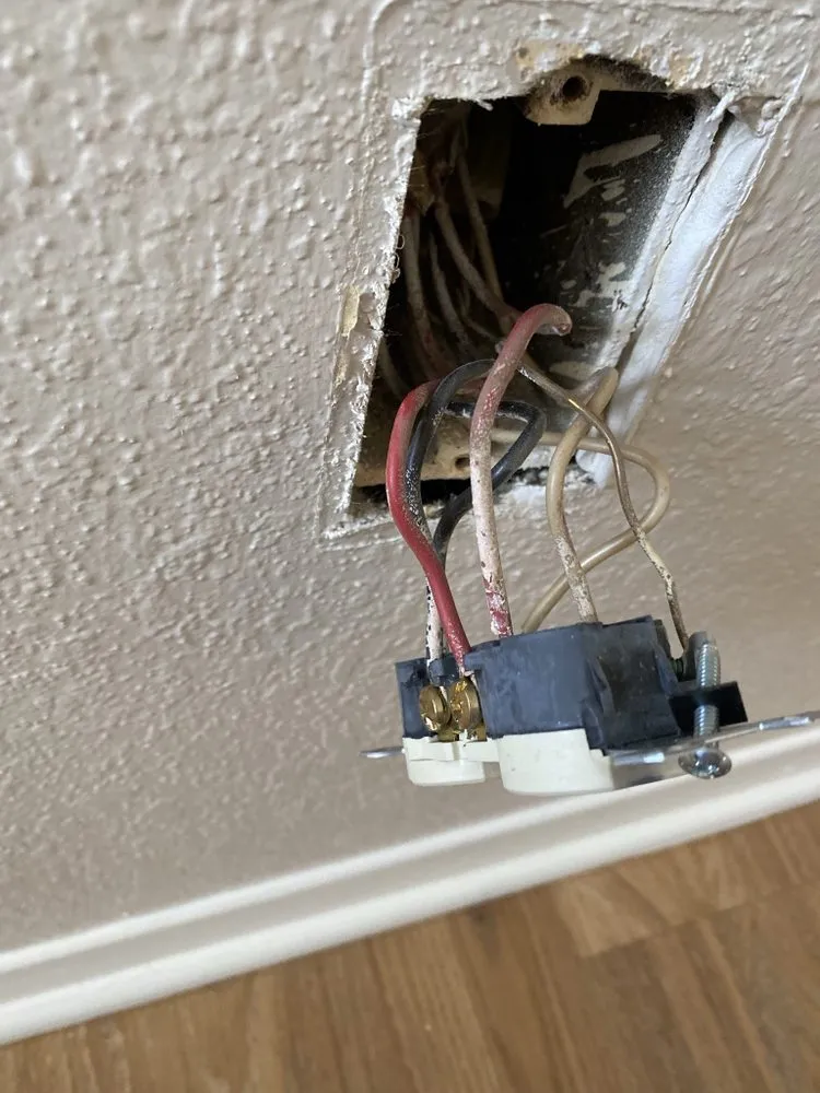 Slide of IbarraServices