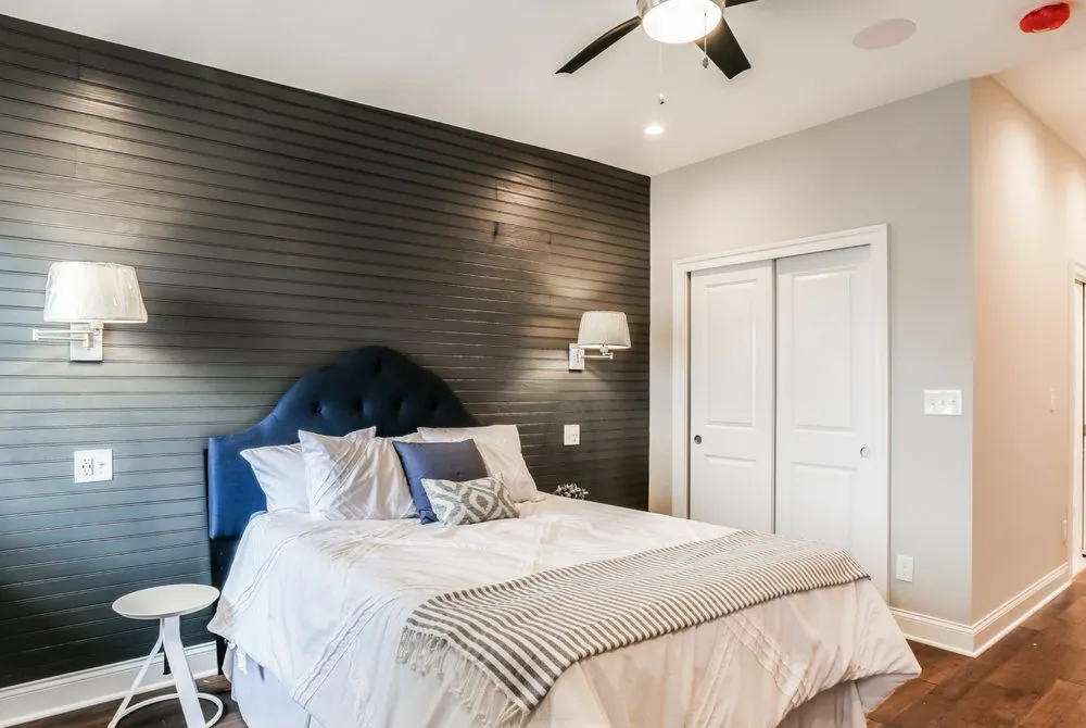 Slide of Iconic Builders