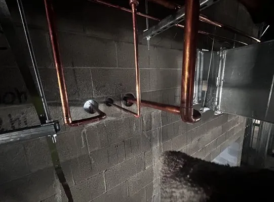 In n Out Construction Logo