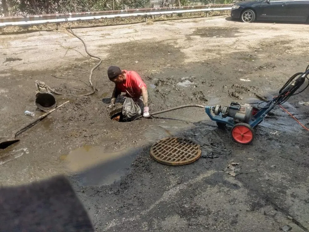 Slide of Iron Pipe Sewer & Drain