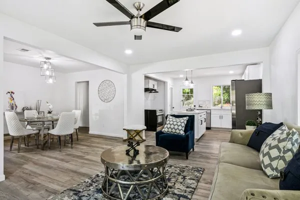 Irvin's Construction Logo