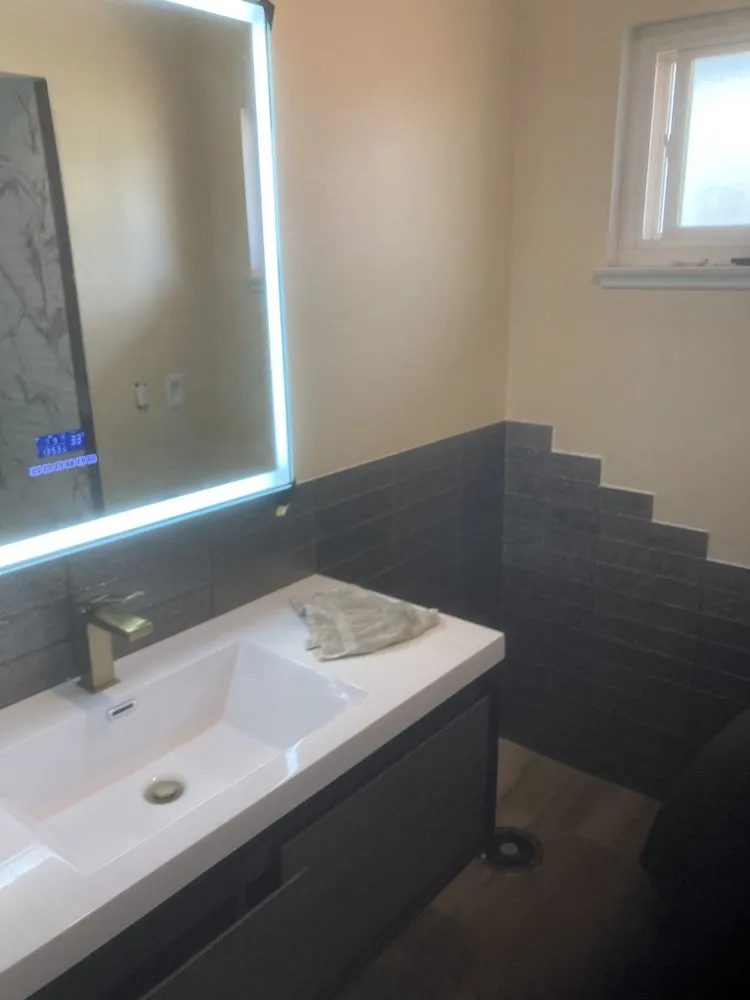 Slide of Issa Construction