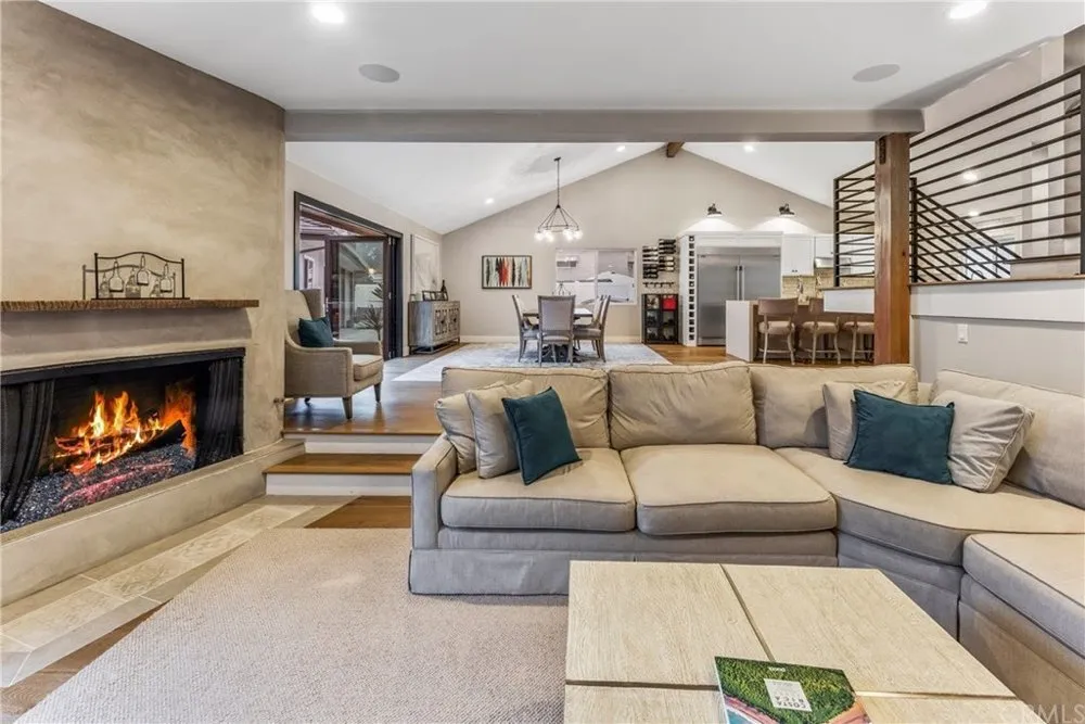 Slide of Ixtapa Construction