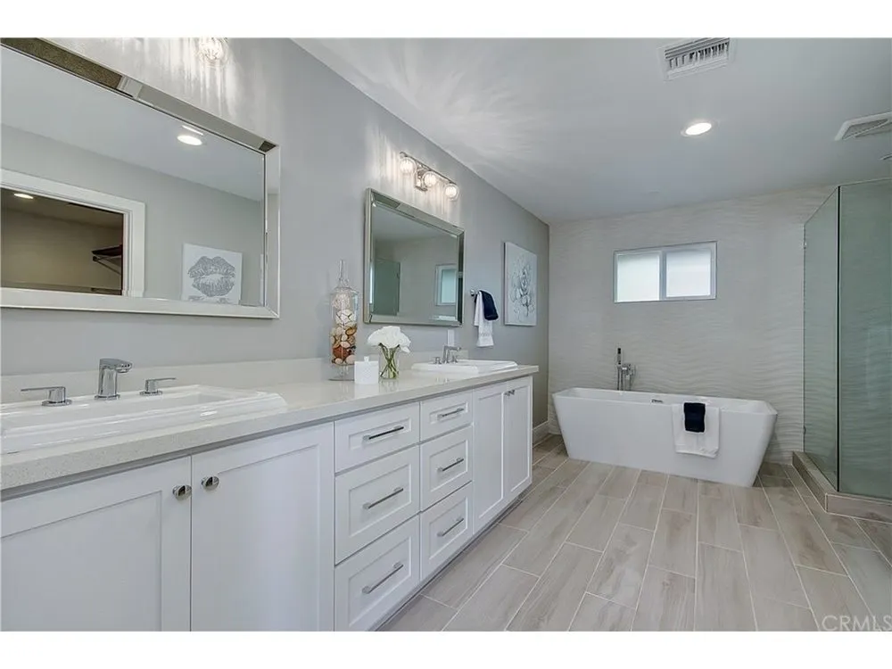 Slide of Ixtapa Construction