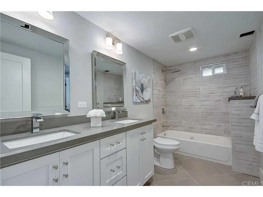 Slide of Ixtapa Construction