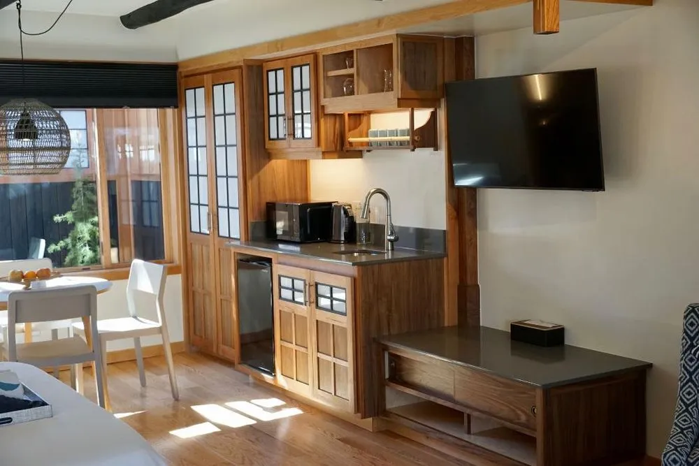 Slide of JDW Fine Carpentry