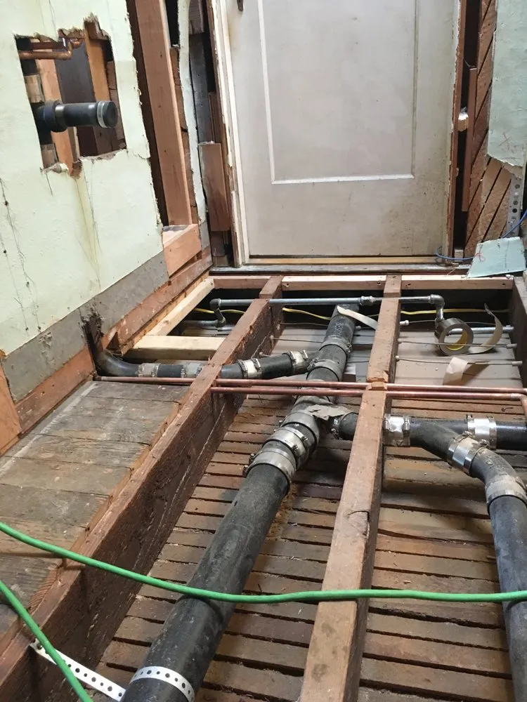 Slide of Jhony's plumbing services