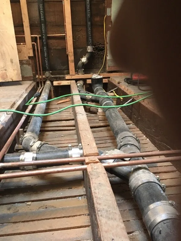 Slide of Jhony's plumbing services