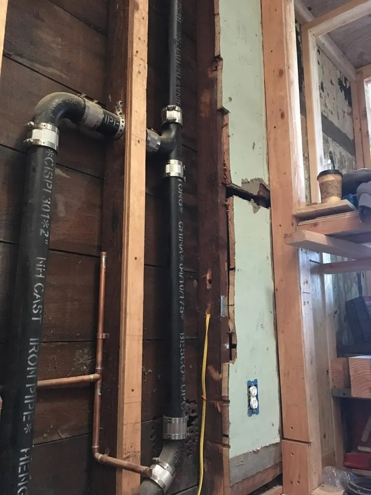 Slide of Jhony's plumbing services