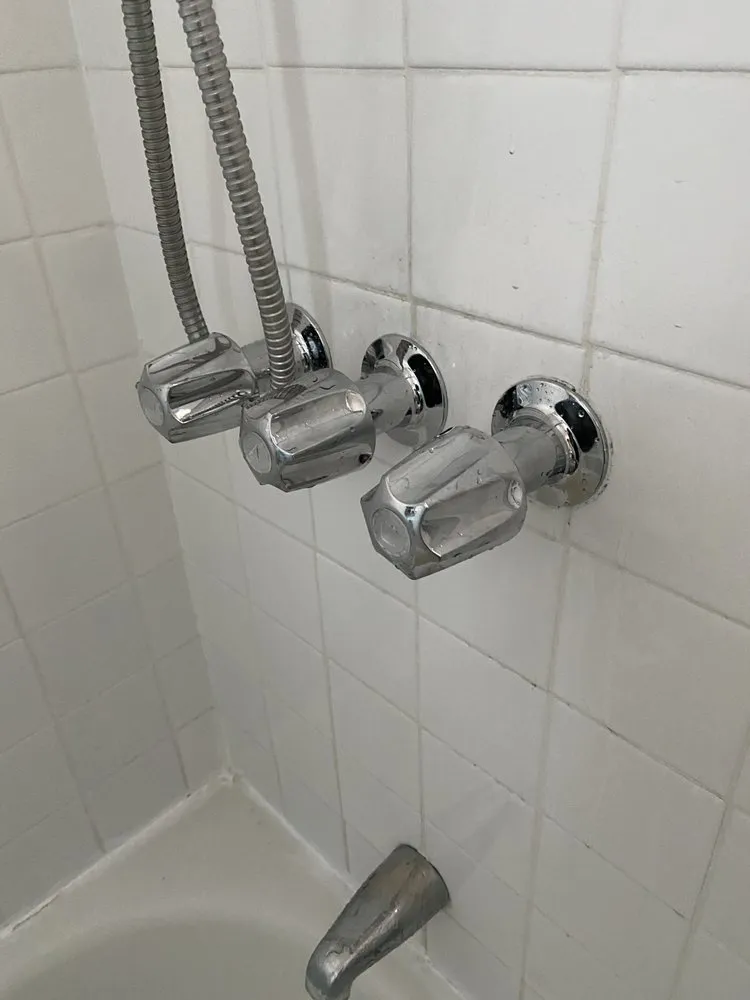 Top-rated drain cleaning for homes in Los Angeles, CA by JV Plumbing