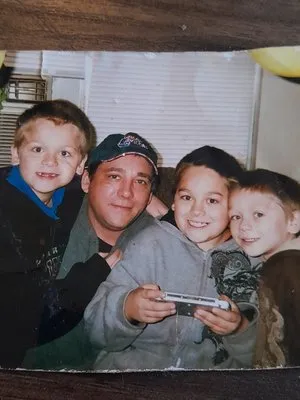 Ken Holt services Logo