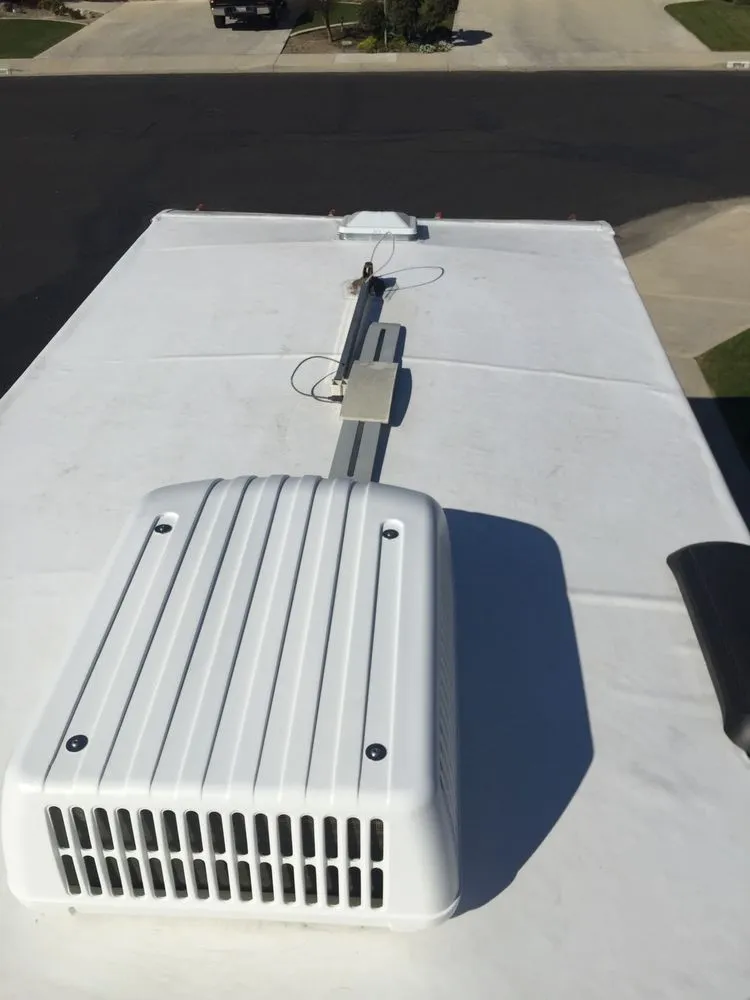 Slide of Kern Mobile RV Repair