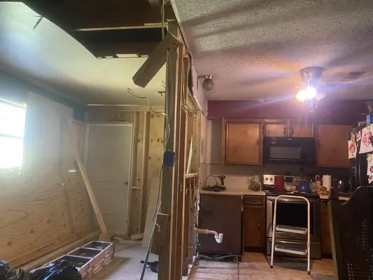 La Boys Remodeling Logo