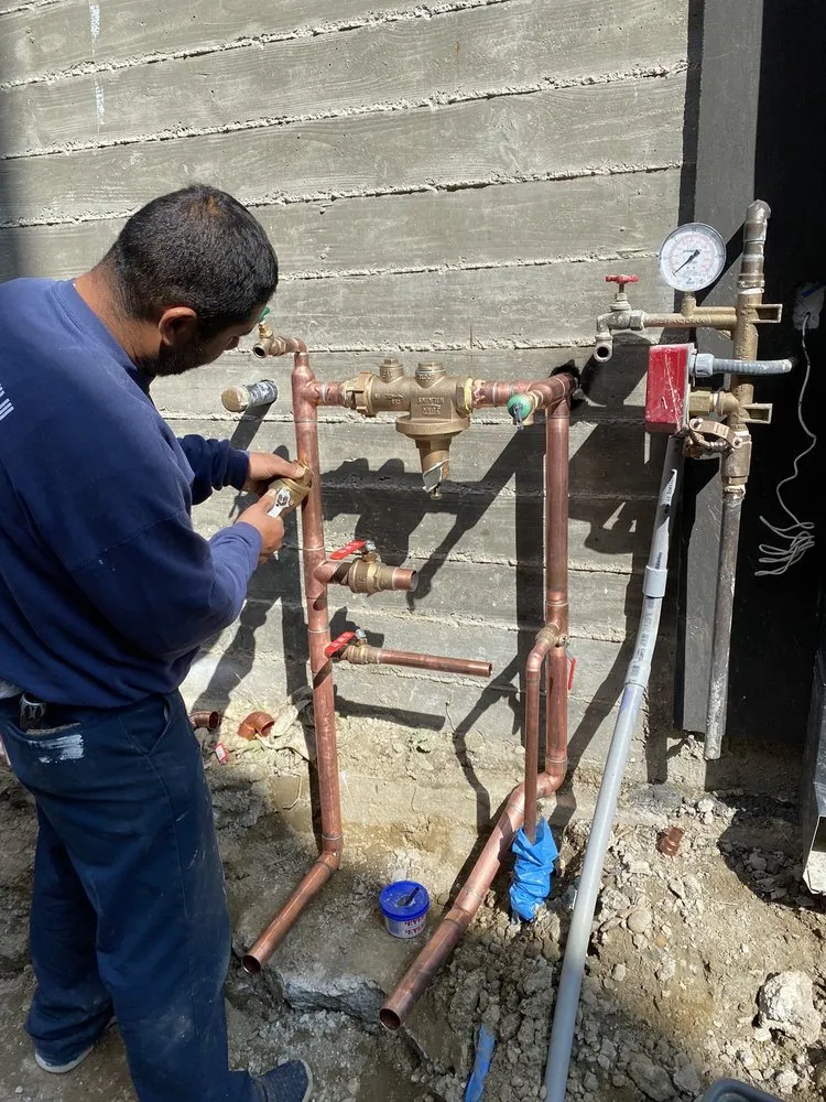 Reliable emergency plumbing for homes in Oak Park, CA by La Galaxy Plumbing & Solar