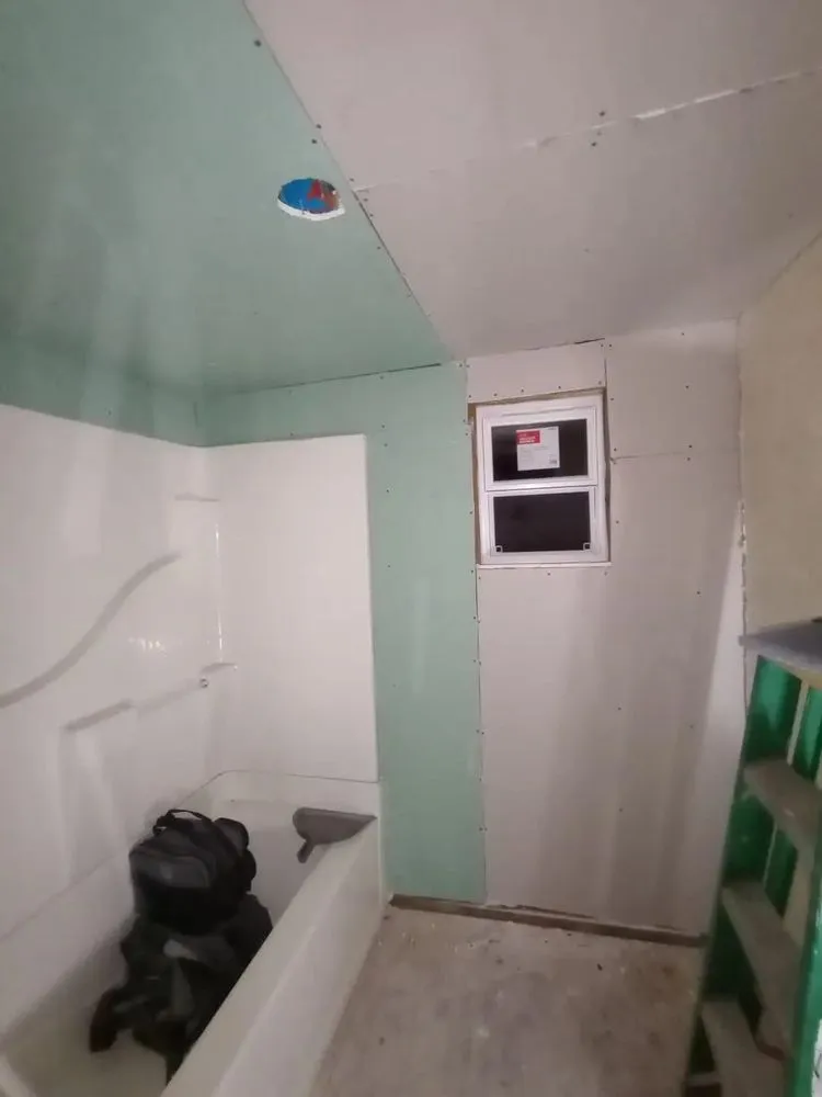 Slide of L&A Montoya´s Lawn Care and Remodeling Services