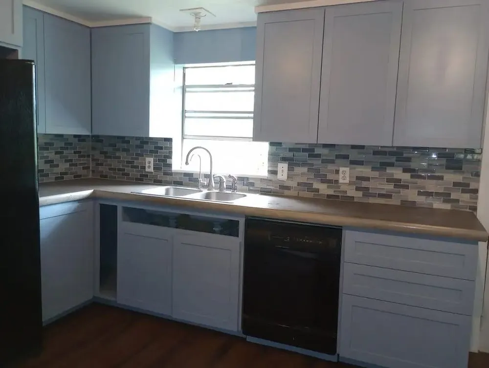 Slide of L&A Montoya´s Lawn Care and Remodeling Services