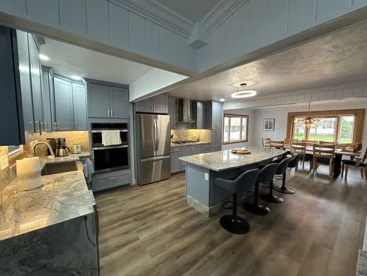 Lakeview Construction Logo