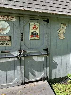 Lambert's Home Improvement Logo