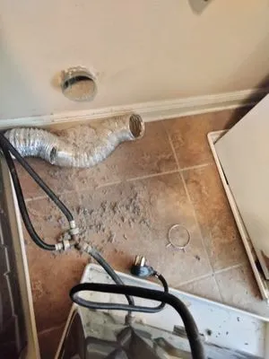 Lee Heating & Cooling Logo