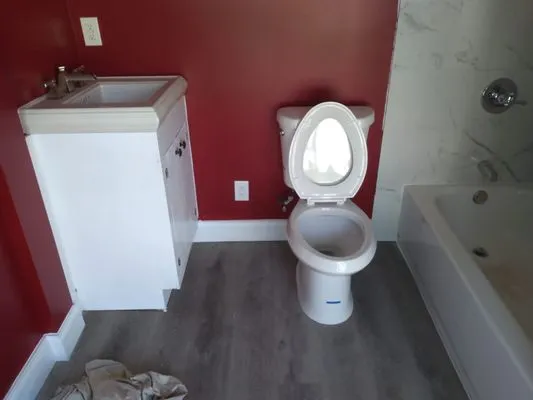 Leo Handyman And Remodeling Logo