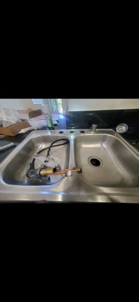 Affordable leak detection service in Los Angeles, CA - Leos Painting and Cleaning Services