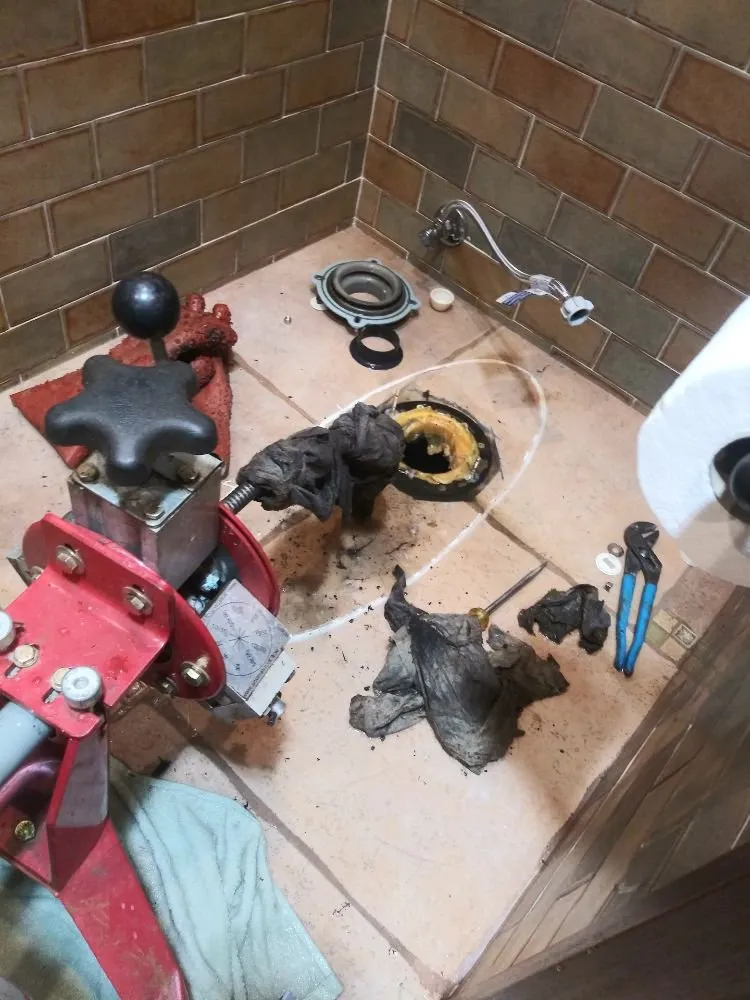 Slide of Leo's Plumbing Repair