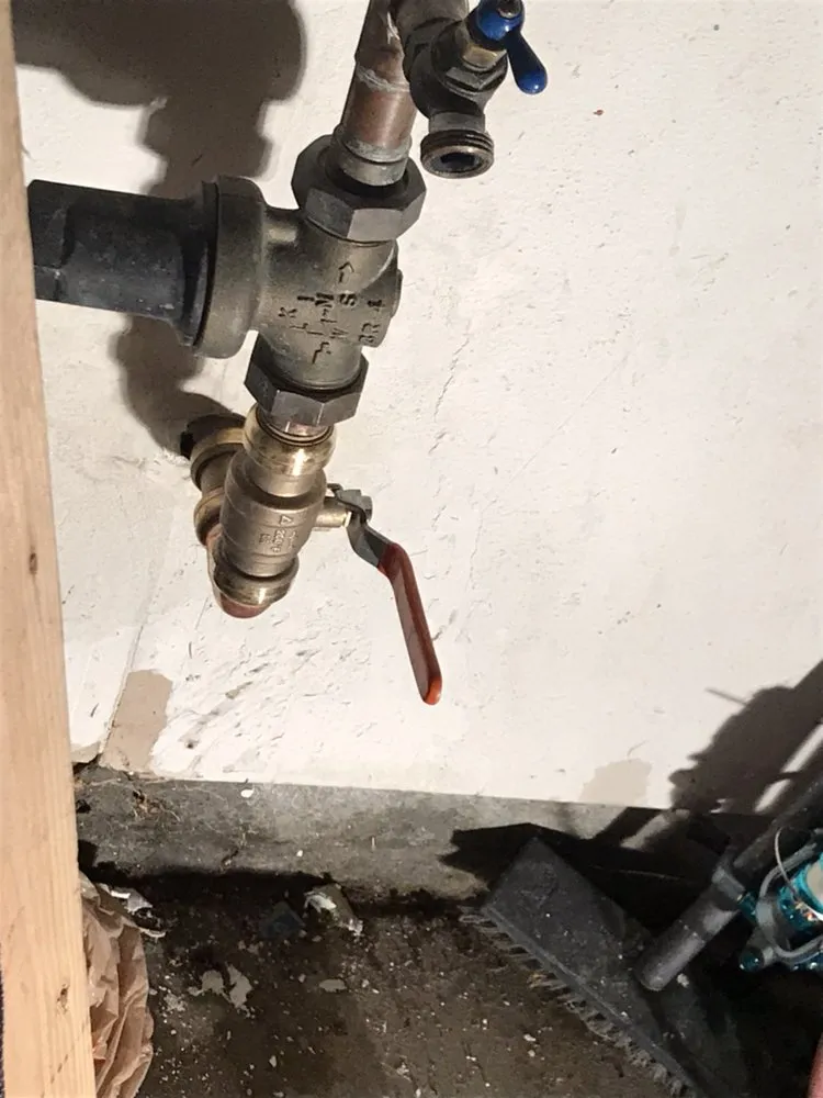 Slide of LeosPlumbing24Seven