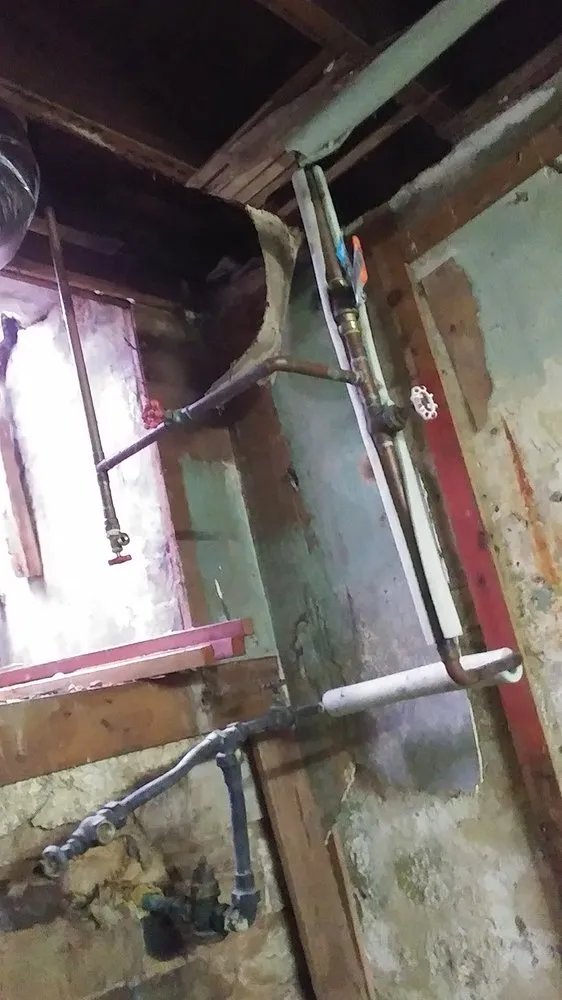 Slide of Levi Does It