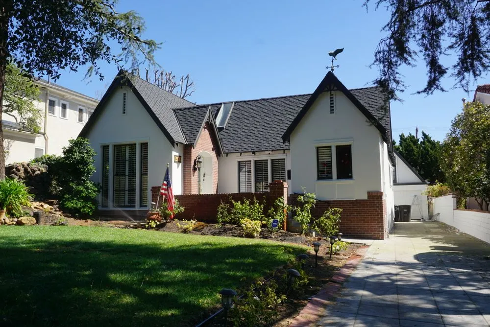 Slide of Living Color Painting & Construction