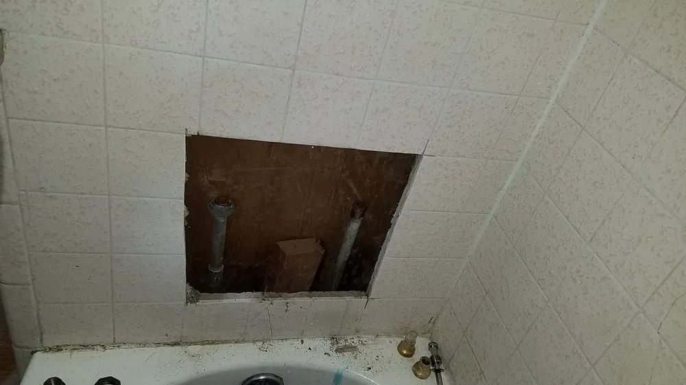 Professional emergency plumbing for homes in Los Molinos, CA by Lizama's Property Maintenance