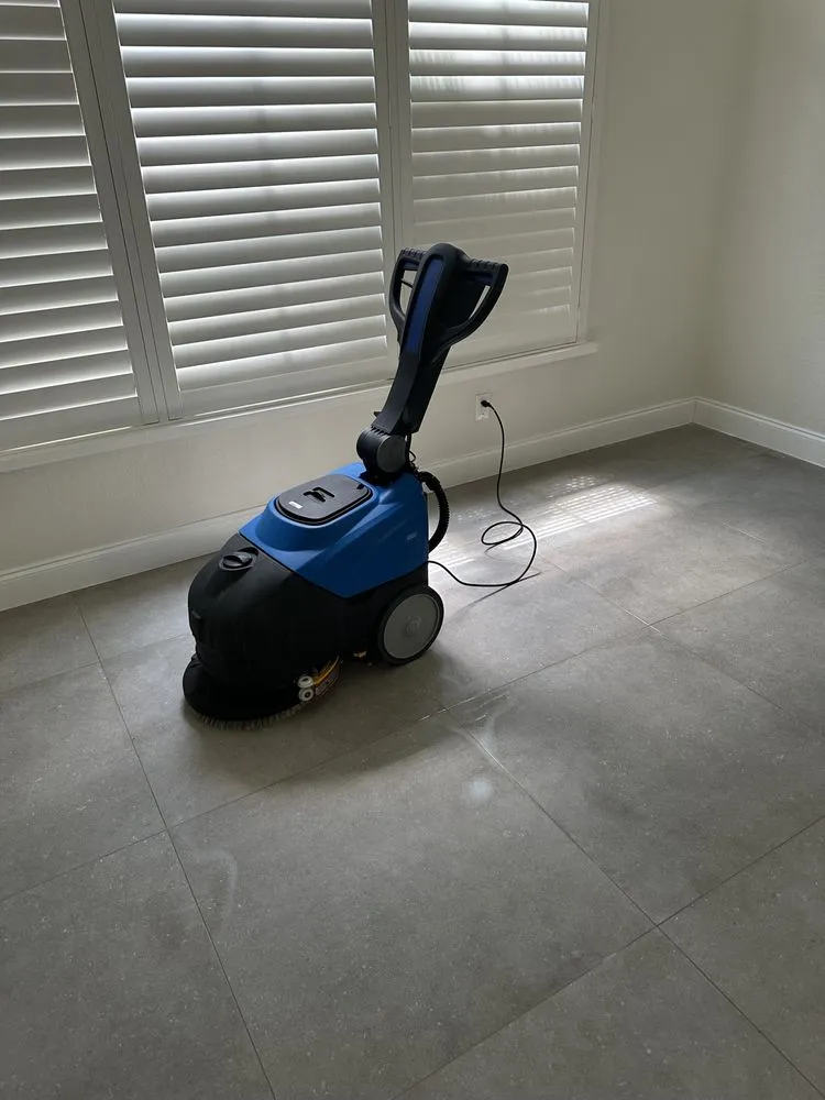 Slide of L&M Cleaning & Painting