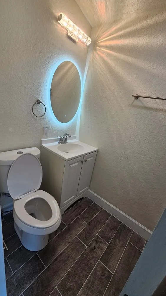 Slide of Lopez Luxury