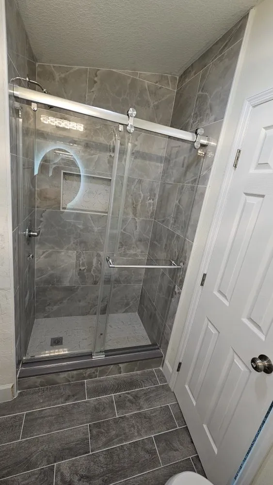 Slide of Lopez Luxury