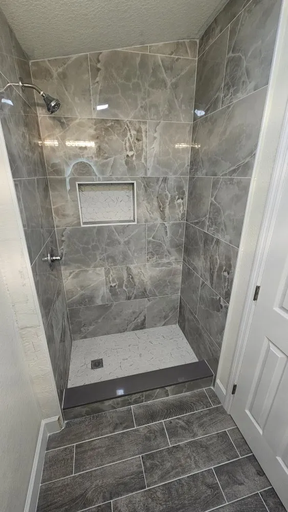 Slide of Lopez Luxury