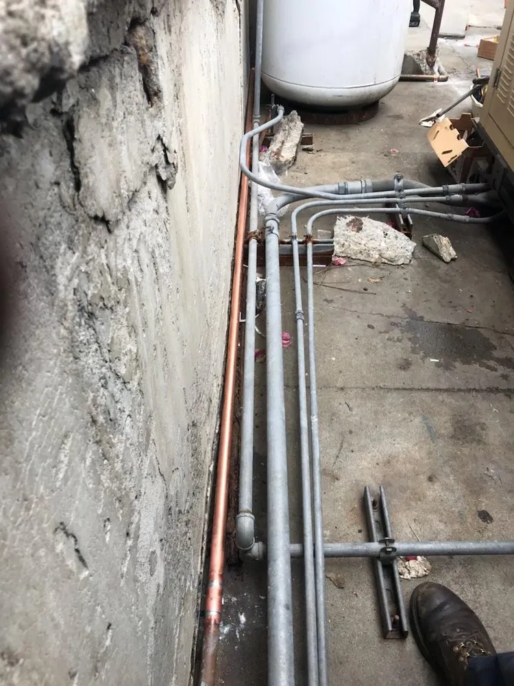 Slide of Los Plumbers