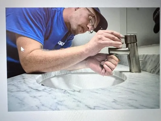 Loza Construction Logo