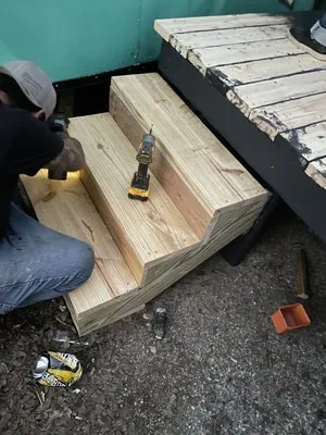 Loza Remodeling General Logo