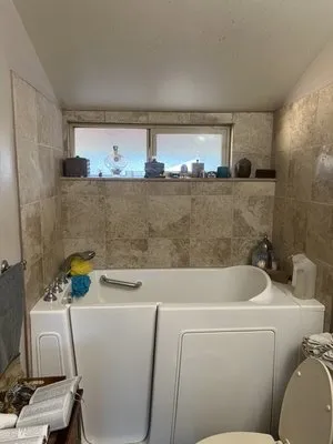 Lozano Remodeling & Construction Logo