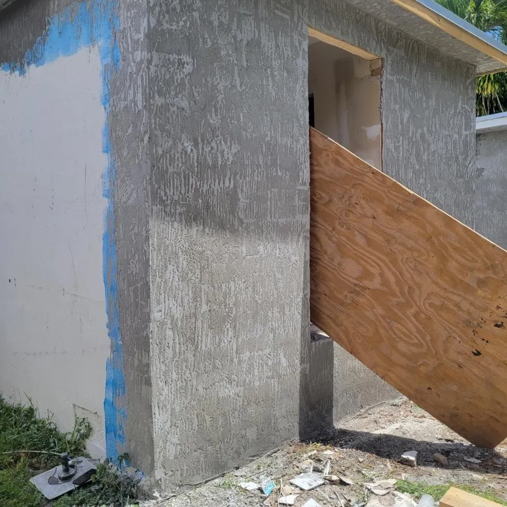 Slide of López López Construcción