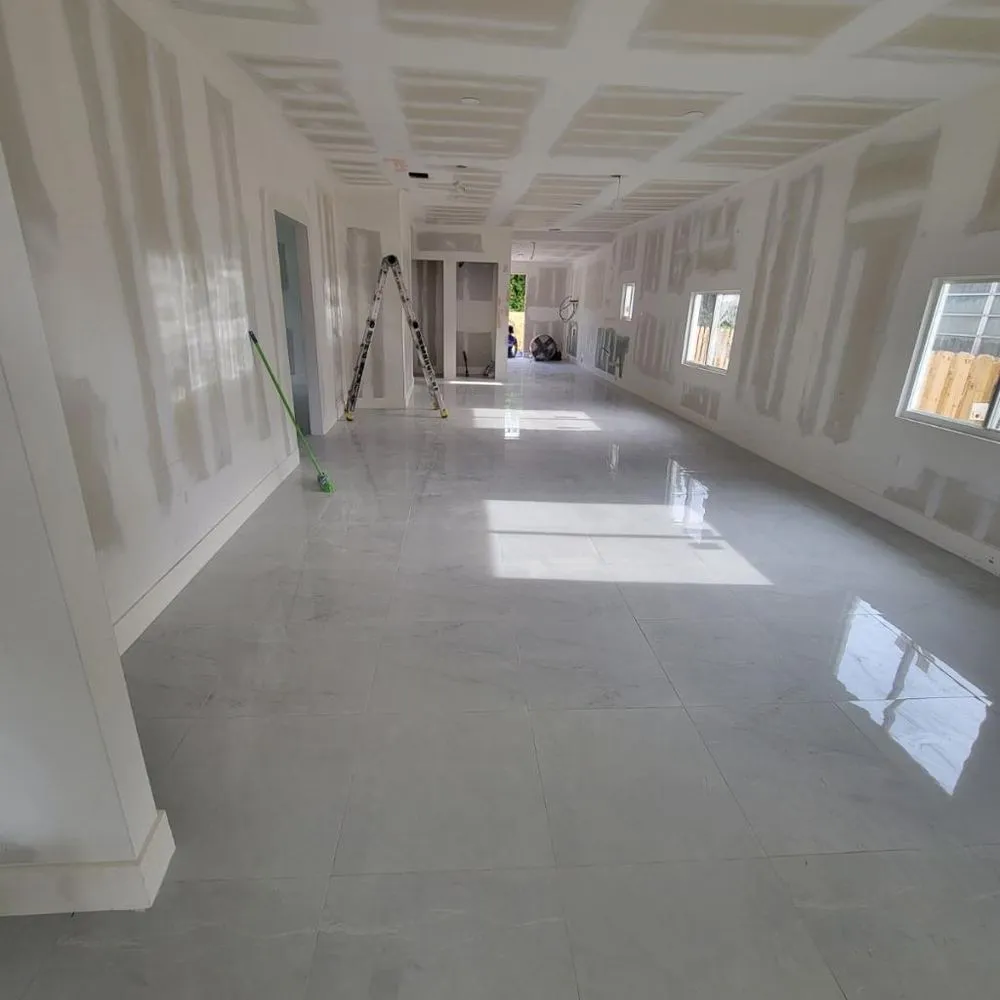 Slide of López López Construcción