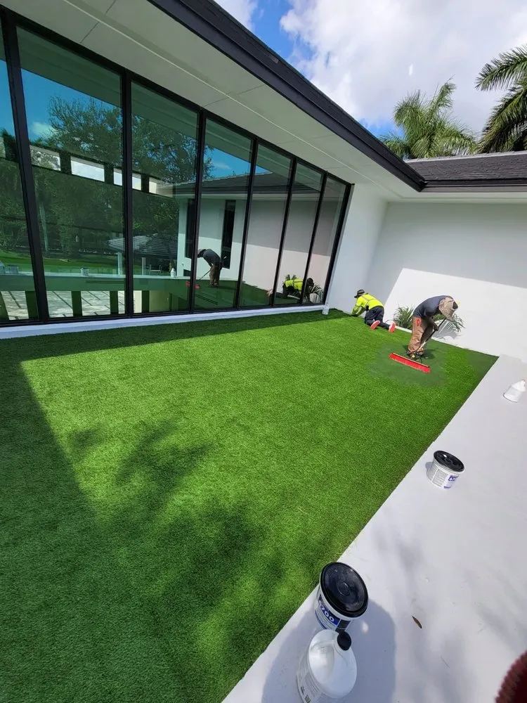 Slide of López López Construcción