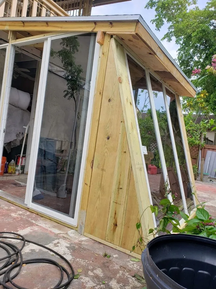 Slide of López López Construcción