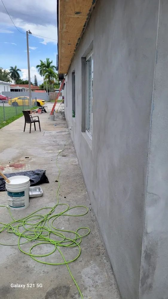 Slide of López López Construcción