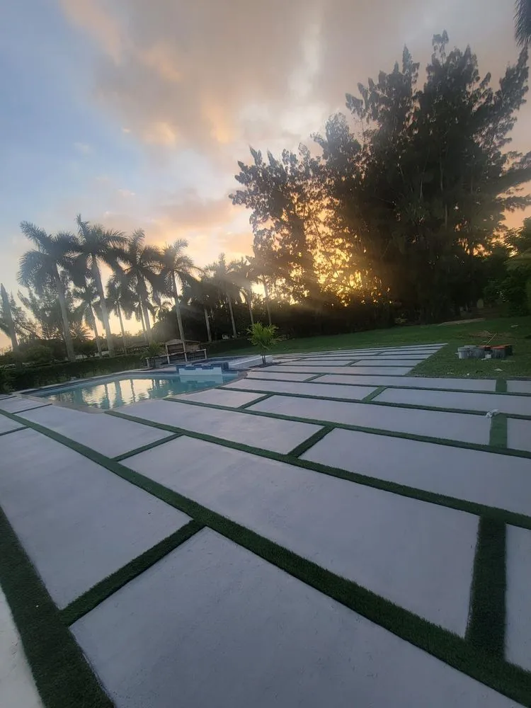 Slide of López López Construcción