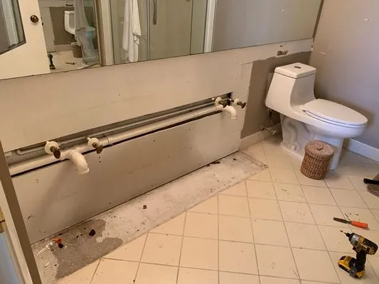 LT plumbing services Logo