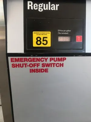 M A K Plumbing & Heating Logo