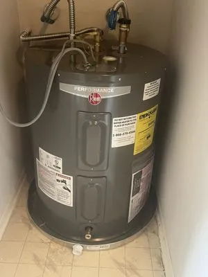 Mai Vu Plumbing Logo