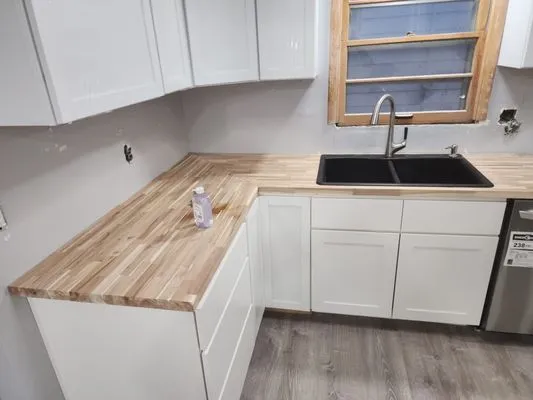 Maitland & Sons Construction Logo