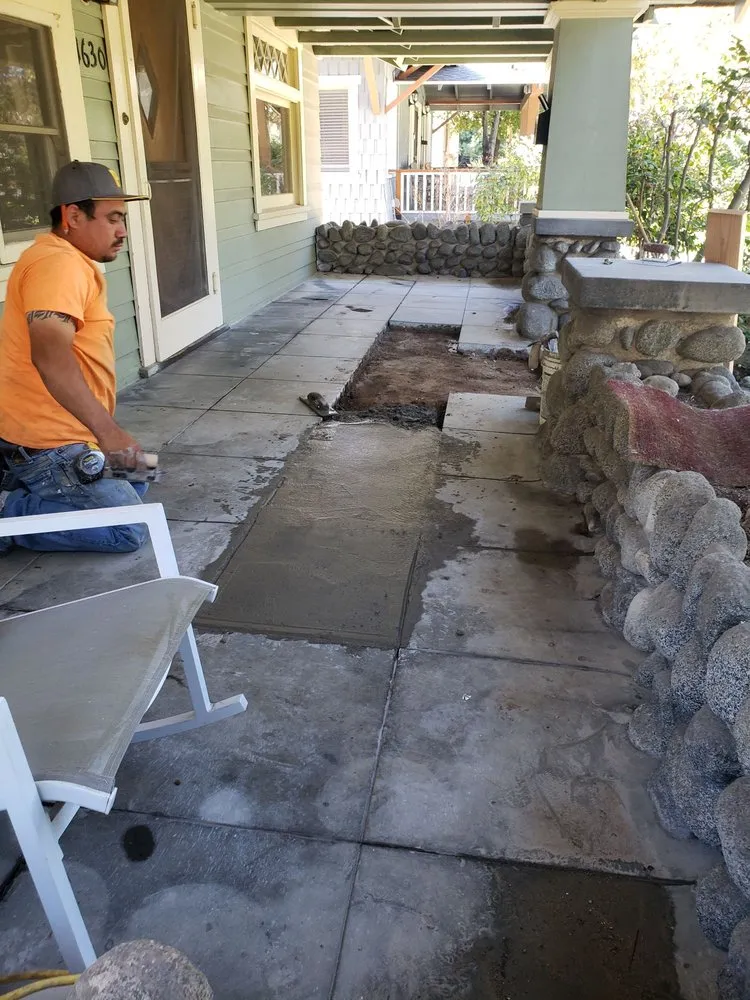 Slide of MAK Construction