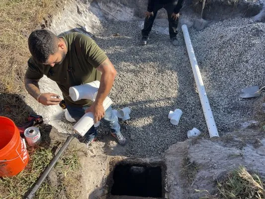 Makinton Plumbing Logo